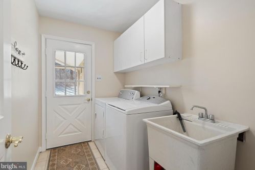 264 Aldrin Dr, Prospectville PA exterior