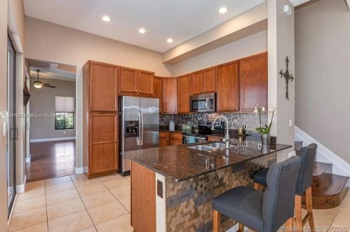 8310 39th Ct, Hollywood FL  33024-5053 exterior