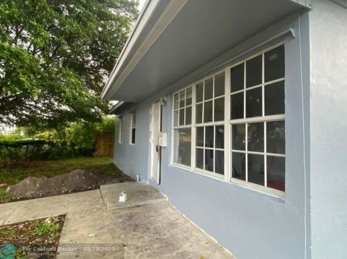 1305 8th St, West Palm Beach, FL 33401-3029
