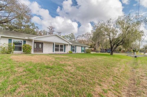 1226 Debuel Rd, Lutz, FL 33549-5402