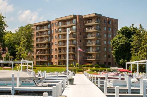 9 Walworth Ave, Williams Bay, WI 53191-9742