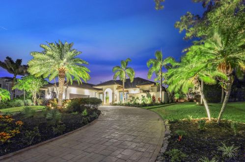 681 Barfield Dr, Marco Island, FL 34145-3847