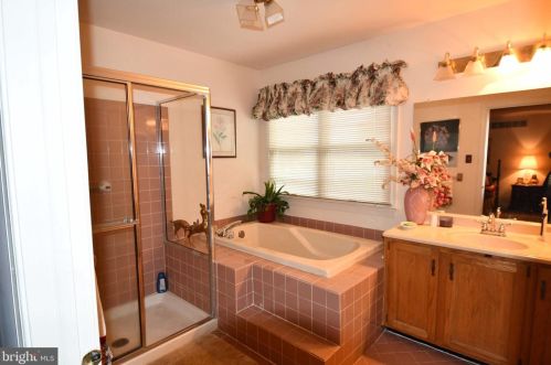 988 Lansdale Ave, Lansdale PA 19446-1621 exterior