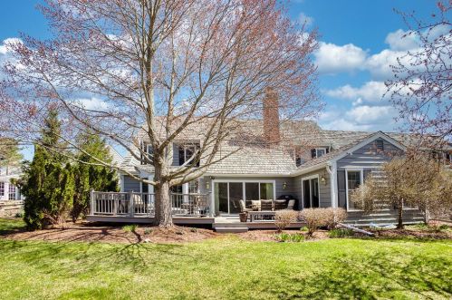 10231 Westport Cir, Thiensville, WI 53092-5756