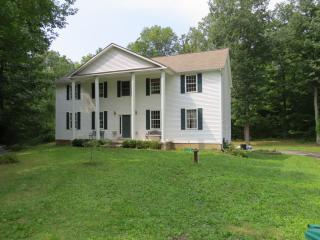 43 Whispering Oaks Dr, Highland, NY 12528-2267
