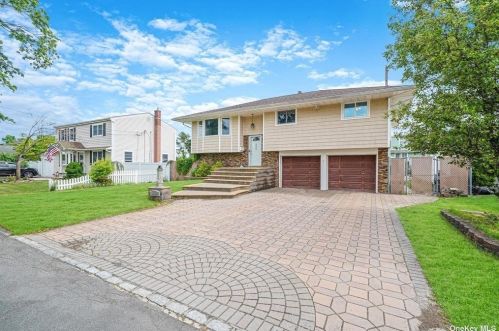452 Outlook Ave, Babylon, NY 11704-4312