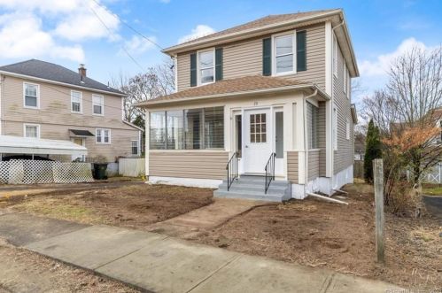 19 Waller Ct, United States Coast Guard Ac CT  06320-5217 exterior