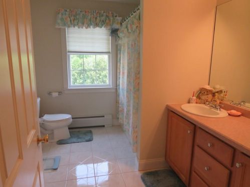 28 Millers Brk Dr, Cumberland RI  02864-6163 exterior