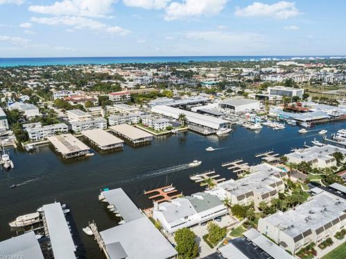 830 River Point Dr, Naples, FL 34102-3452