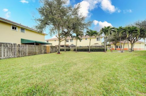 17845 74th Ct, Hialeah FL  33015-8441 exterior