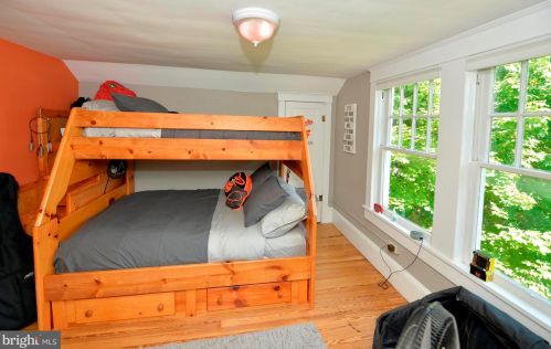 21 Loudoun St, Lovettsville VA  20180-8513 exterior