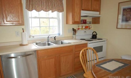 20 Portland Ave, Lyme CT  06371-2210 exterior