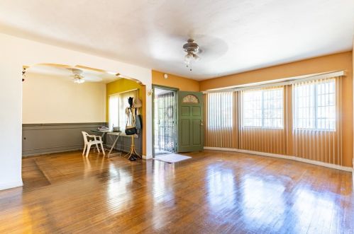 6438 Camellia Ave, North Hollywood CA  91606-2611 exterior