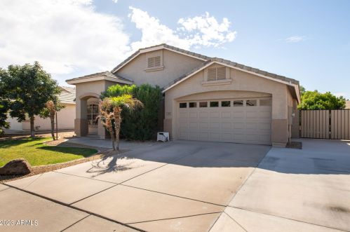 2041 Rawhide St, Gilbert, AZ 85296-2751