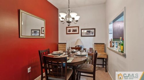 16 Willow Ct, Trenton NJ  08619-4626 exterior