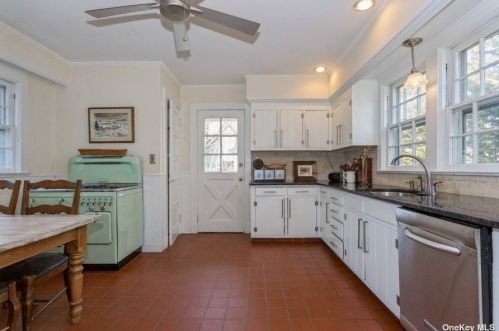 970 Allen Ln, Woodsburgh NY  11598-1705 exterior