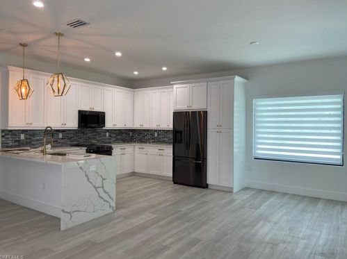 3651 29th Ave, Naples, FL 34117-8426