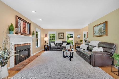 812 Pleasant St, Southington CT  06489-2015 exterior