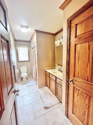 2413 Woodland Hills Dr, New Castle PA  16101-5557 exterior