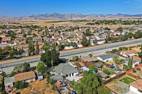 3130 Airline Hwy, Hollister CA  95023-9725 exterior