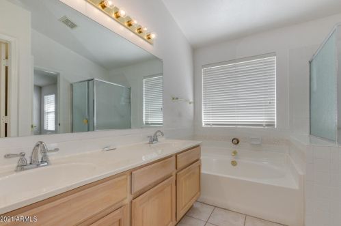 1903 Behrend Dr, Phoenix AZ  85024-1242 exterior