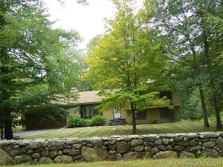 1008 Moose Hill Rd, Guilford, CT 06437-2329