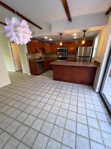 505 Sandtree Dr, West Palm Beach, FL 33403-1518