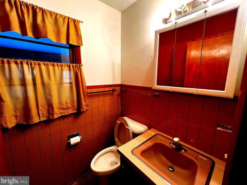 414 6th St, Laurel DE  19956-1364 exterior