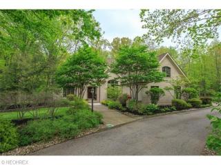 8627 Cardinal Dr, Willoughby, OH 44094-9747