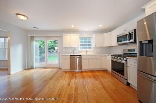 39 Shore Dr, Monmouth Hills NJ  07732-1027 exterior