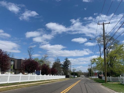 168 Weeks Rd, Babylon, NY 11703-3233