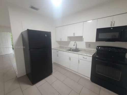 110 7th Ave, Dania Beach, FL 33004-2757