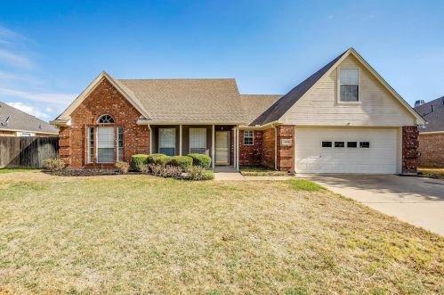 1608 Longfellow Ln, Cleburne, TX 76033-7502