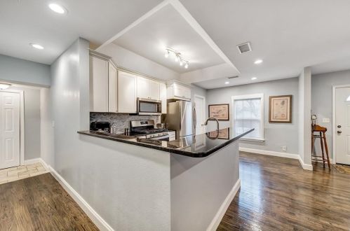 6433 Calmont Ave, Fort Worth TX 76107-5237 exterior