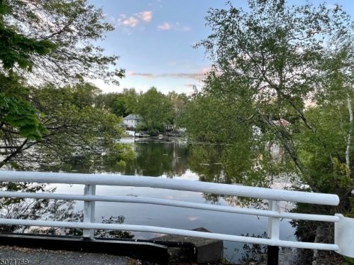 93 Sunset Trl, Parsippany NJ  07834-1124 exterior