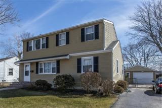 31 Soloff Rd, East Massapequa, NY 11758-3738