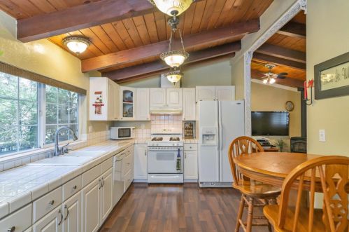 5610 Sierra Springs Dr, Pacific House, CA 95726-9492