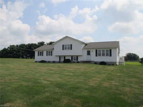 6634 Center St, Hartville, OH 44632-9181
