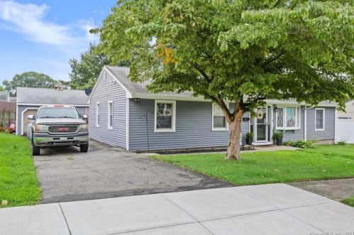 56 Windsong Ln, Milford CT  06460-5945 exterior