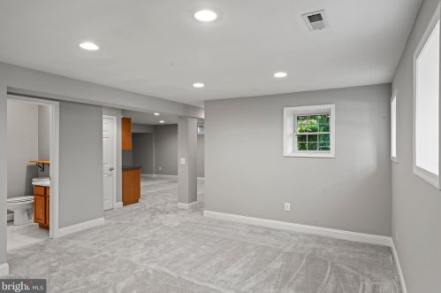 15573 Alderbrook Dr, Haymarket VA  20169-6130 exterior