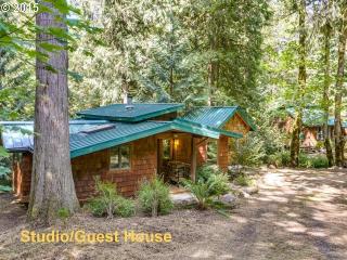36486 Blackberry Ln, Sandy, OR 97055-6667