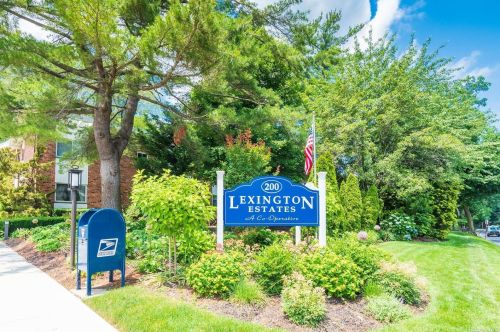 200 Lexington Ave, Muttontown NY 11771-2100 exterior