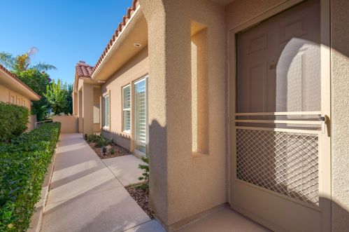 94 Kavenish Dr, Rancho Mirage CA  92270-3247 exterior