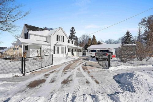 124 Columbia St, Chilton WI  53014-1418 exterior