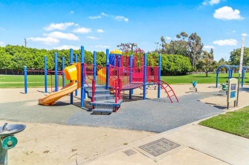 117 Harvard Ln, Seal Beach CA  90740-2508 exterior