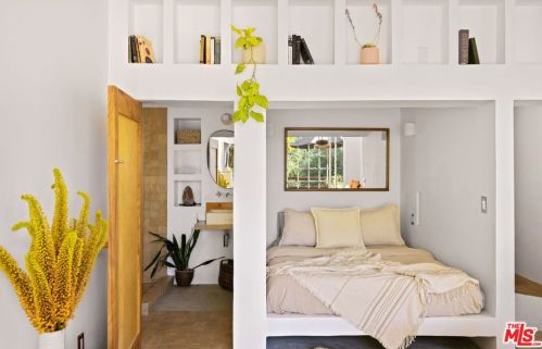 19751 Grand Vw Dr, Topanga CA  90290-3313 exterior