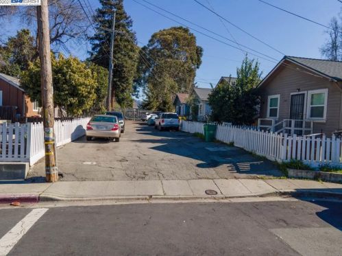 1034 47 St, Oakland CA 94608-3458 exterior