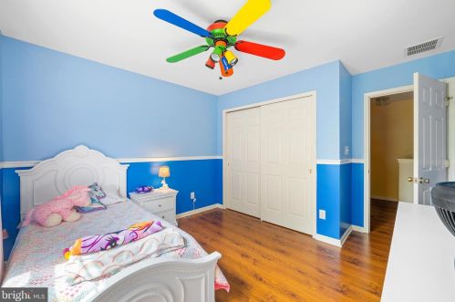 20 Birmingham Dr, Columbus NJ  08022-2342 exterior