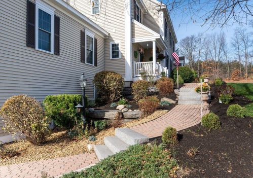 31 Southwoods Rd, Chester NH  03036-4344 exterior