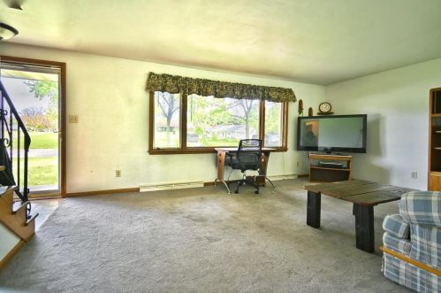 1743 Briquelet St, Green Bay, WI 54304-3826